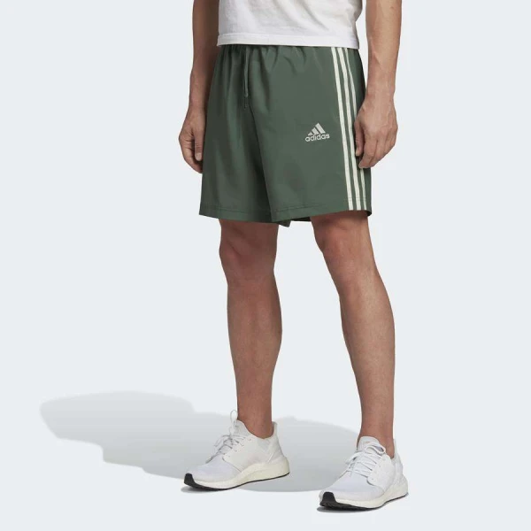 BERMUDA AEROREADY ESSENTIALS CHELSEA 3-STRIPES ADIDAS MARCULINA - Verde musgo