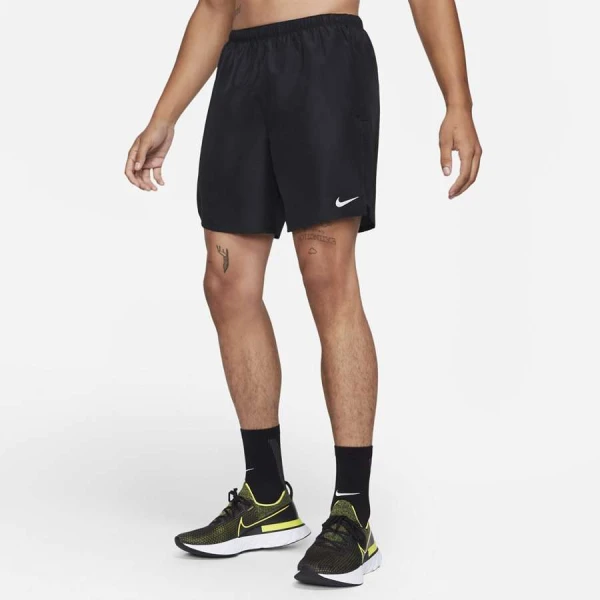 BERMUDA NIKE CORRIDA DRI-FIT CHALLERNGER MASCULINA - Preto