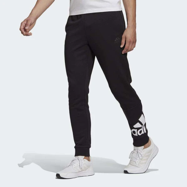 CALÇA ADIDAS MOLETOM BARRA AFUNILADA ESSENTIALS LOGO MASCULINA - Preto