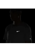 CAMISETA DE CORRIDA NIKE DRI-FIT MILER MASCULINA - Grafite CAMISETA DE CORRIDA NIKE DRI-FIT MILER MASCULINA - Grafite