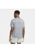 CAMISETA DE CORRIDA NIKE DRI-FIT MILER MASCULINA - Grafite CAMISETA DE CORRIDA NIKE DRI-FIT MILER MASCULINA - Grafite