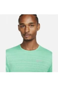 CAMISETA DE CORRIDA NIKE DRI-FIT MILER MASCULINA - Verde/prata CAMISETA DE CORRIDA NIKE DRI-FIT MILER MASCULINA - Verde/prata