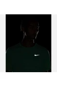 CAMISETA DE CORRIDA NIKE DRI-FIT MILER MASCULINA - Verde/prata CAMISETA DE CORRIDA NIKE DRI-FIT MILER MASCULINA - Verde/prata