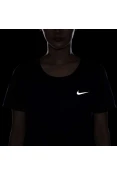 CAMISETA NIKE DF RUN DVN TOP SS FEMININA - Preto CAMISETA NIKE DF RUN DVN TOP SS FEMININA - Preto
