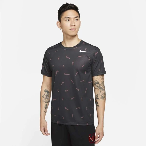 CAMISETA NIKE DRI-FIT AOP ESTAMPADA MASCULINA - Preto