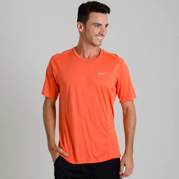 CAMISETA NIKE DRI-FIT MILER SS MASCULINA - Laranja