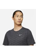 CAMISETA NIKE DRI-FIT RUN DIVISION MILER SS MASCULINA - Chumbo