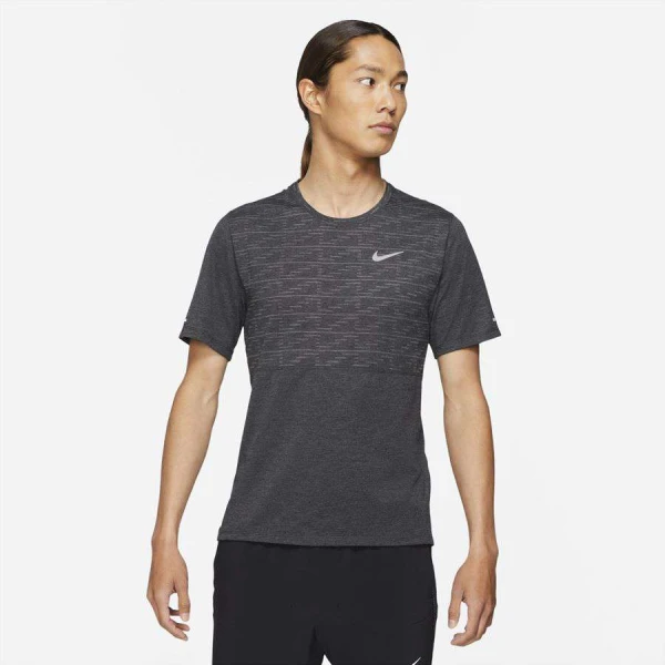 CAMISETA NIKE DRI-FIT RUN DIVISION MILER SS MASCULINA - Chumbo