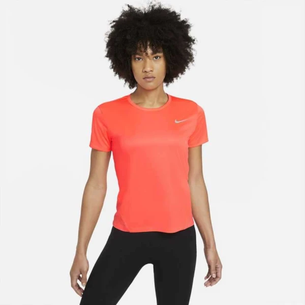 CAMISETA NIKE MILER FEMININA - Salmao