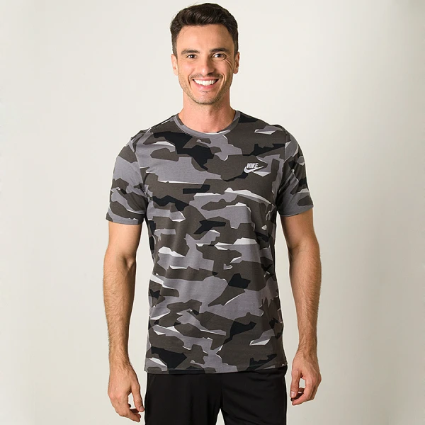 CAMISETA NIKE SPORTSWEAR CAMO MASCULINA - Grafite
