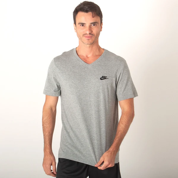 CAMISETA NIKE SPORTSWEAR CLUB MASCULINA - Cinza