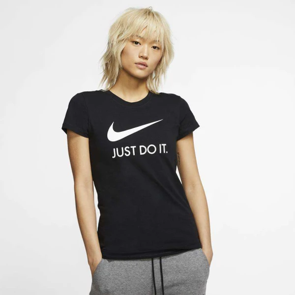 CAMISETA NIKE SPORTSWEAR FEMININA - Preto/branco