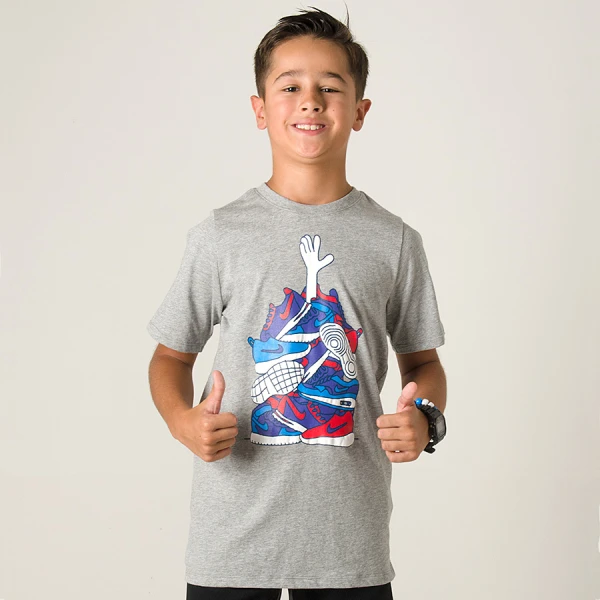 CAMISETA NIKE SPORTSWEAR INFANTIL - Cinza