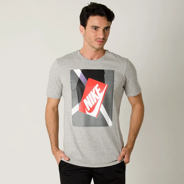 CAMISETA NIKE SPORTSWEAR SHOEBOX MASCULINA - Cinza