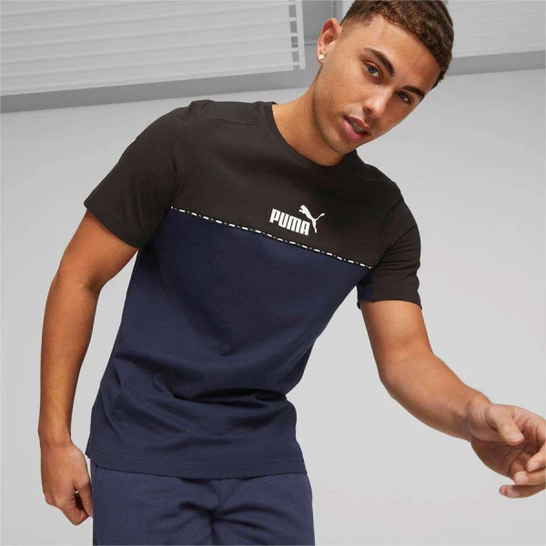 CAMISETA PUMA ESS BLOCK X TAPE TEE MASCULINA - Preto/marinho