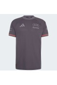 Camiseta ADIDAS Oficial Audi Revolut F1 Team - Piloto - Cinza Camiseta ADIDAS Oficial Audi Revolut F1 Team - Piloto - Cinza