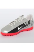 CHUTEIRA NIKE MERCURIAL VAPOR 13 CLUB NEYMAR JR TF INFANTIL - Prata/preto CHUTEIRA NIKE MERCURIAL VAPOR 13 CLUB NEYMAR JR TF INFANTIL - Prata/preto