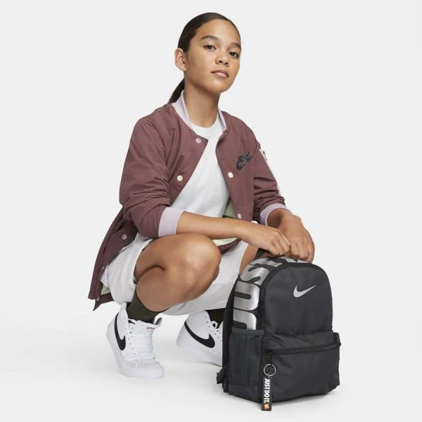 MOCHILA NIKE BRASILIA JDI MINI INFANTIL - Preto/prata