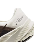 TÊNIS NIKE QUEST 4 PREMIUM FEMININO - Preto/bege